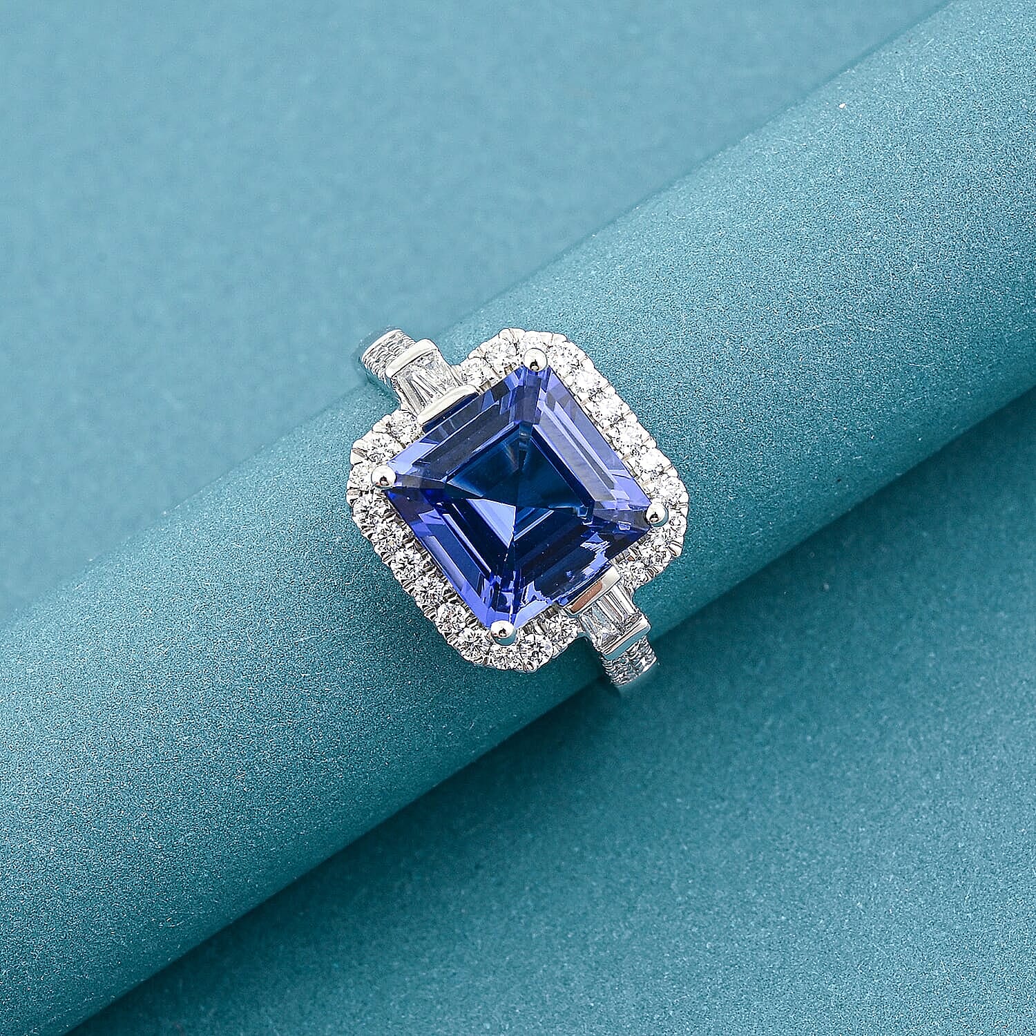 Certified & Appraised Rhapsody AAAA Tanzanite and E-F VS Diamond 4.00 ctw Ring in 950 Platinum (Size 11.0) 6.50 Grams