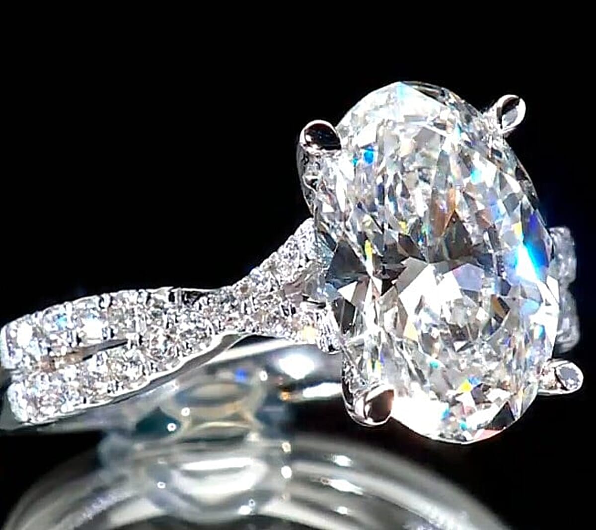 Luxuriant Lab Grown Diamond 4.25 ctw Engagement Ring in 14K White Gold (Size 7.0) 4.55 Grams image number 2