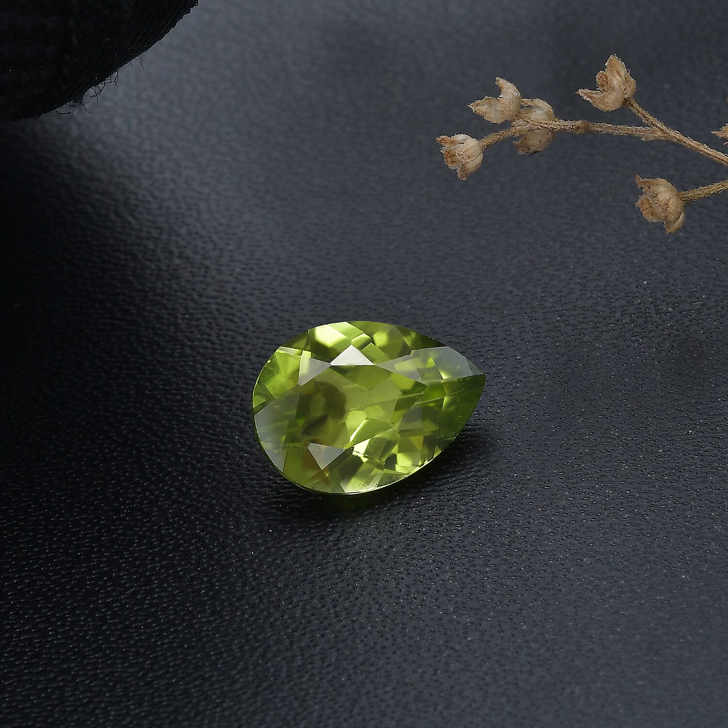 Hebei Peridot (Pear 10x7 mm) 2.03 ctw