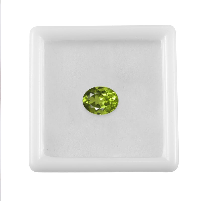 Hebei Peridot (Ovl 10x8 mm) 2.98 ctw