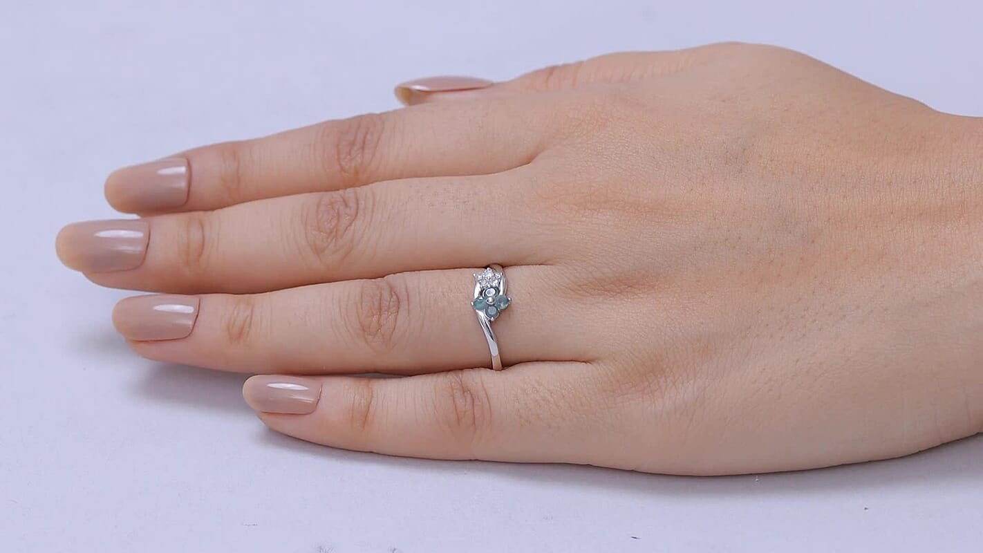 Narsipatnam Alexandrite, Luxuriant Lab Grown Diamond (G-H, SI) Ring in Rhodium Over Sterling Silver (Size 10.0) 0.40 ctw