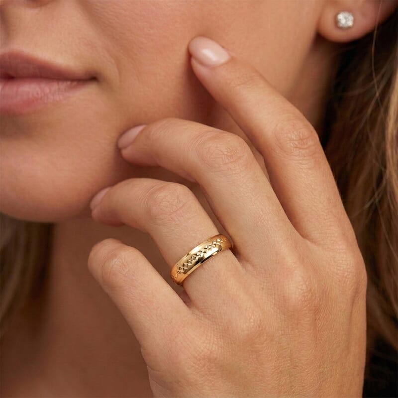 Diamond-cut Band Ring in 10K Yellow Gold (Size 6.0) 1.20 Grams