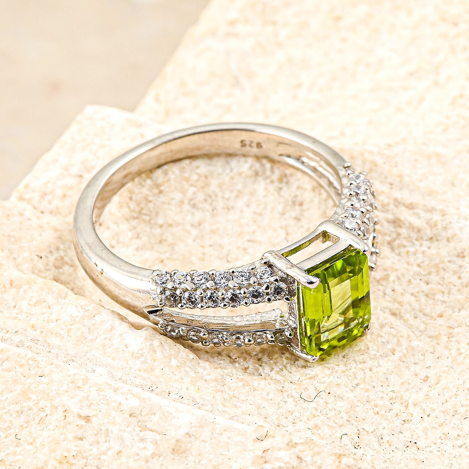 Hebei Peridot and White Topaz 1.15 ctw Ring in Sterling Silver (Size 6.0)