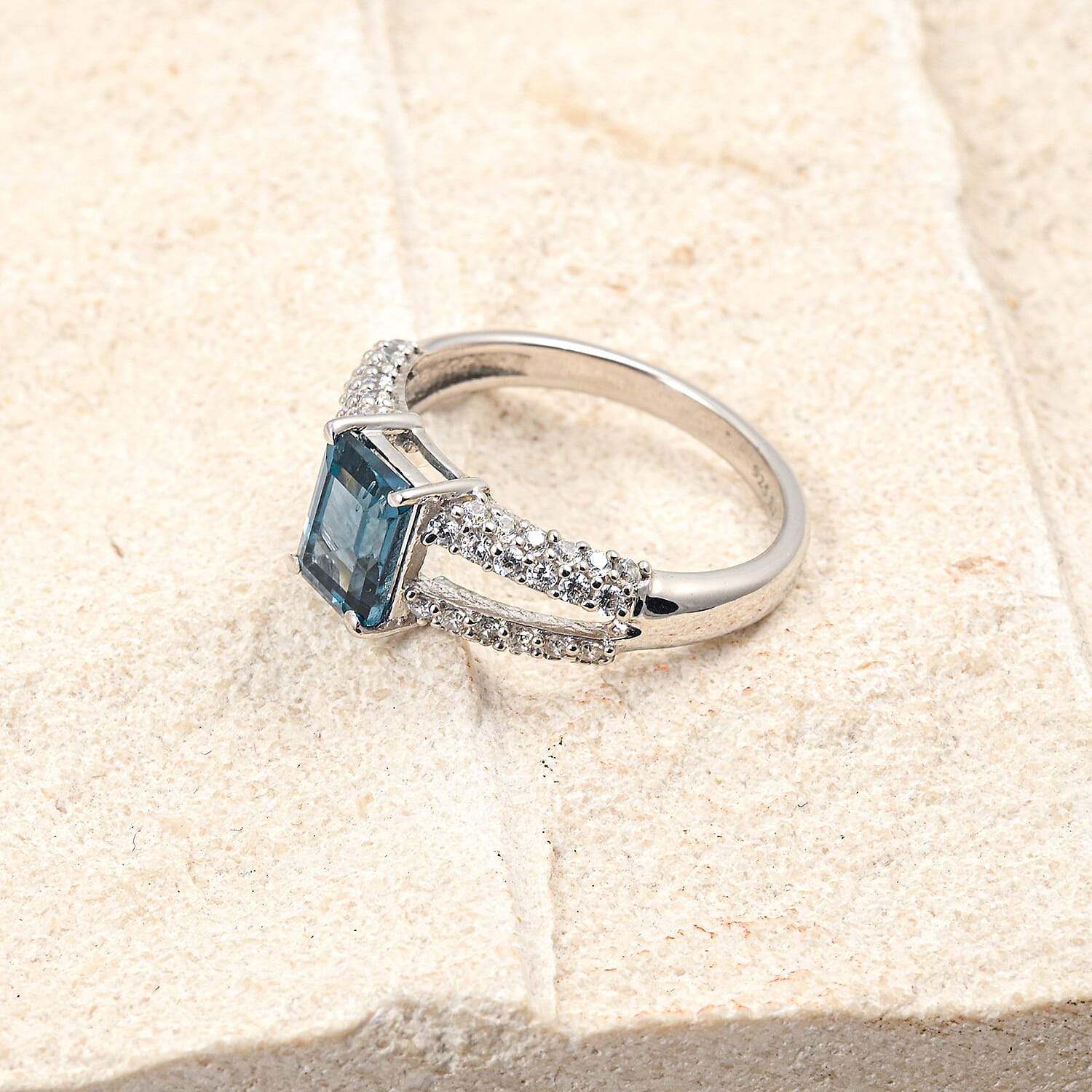 Teal Quartz and White Topaz 1.25 ctw Ring in Sterling Silver (Size 6.0)