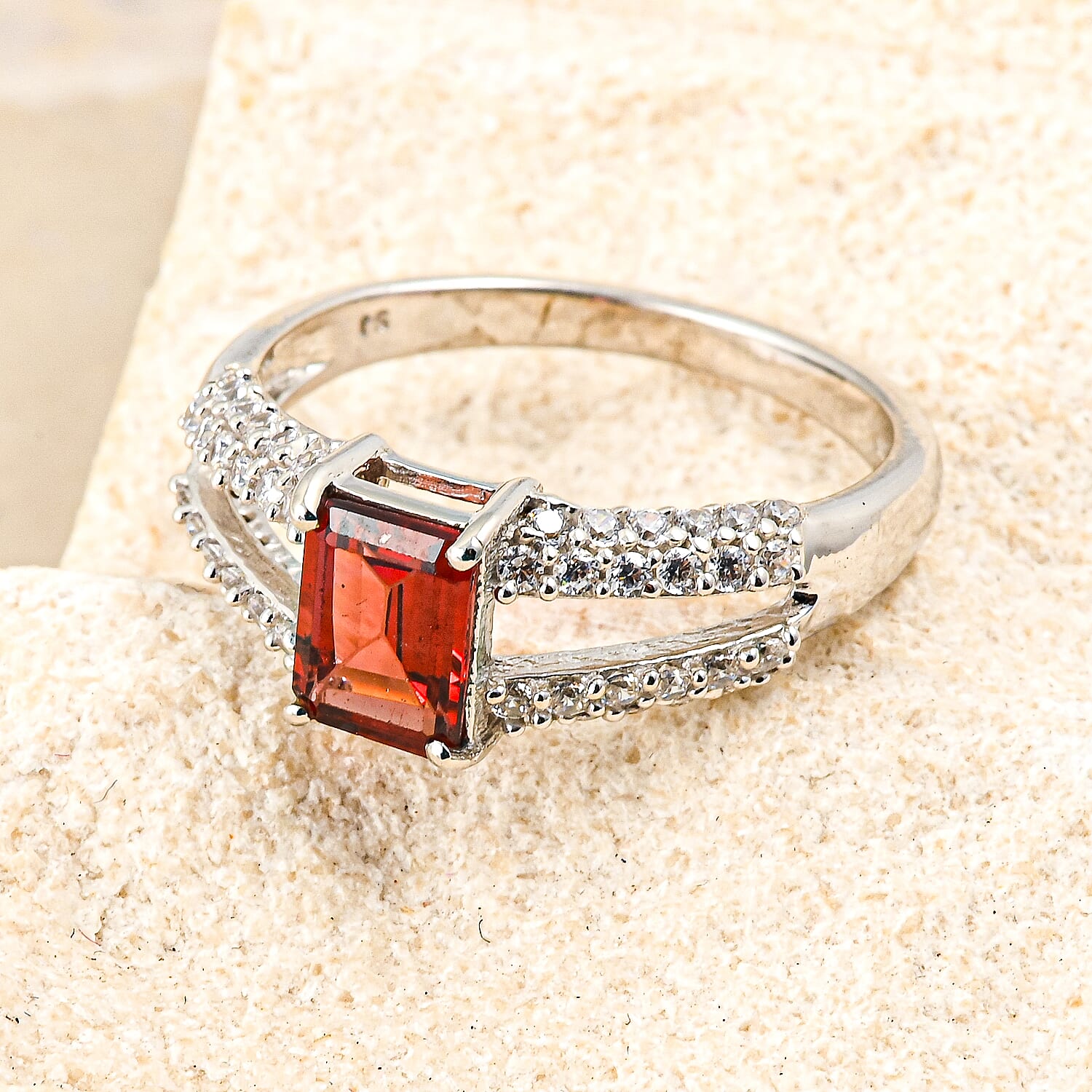 Mozambique Garnet and White Topaz 1.25 ctw Ring in Sterling Silver (Size 8.0)