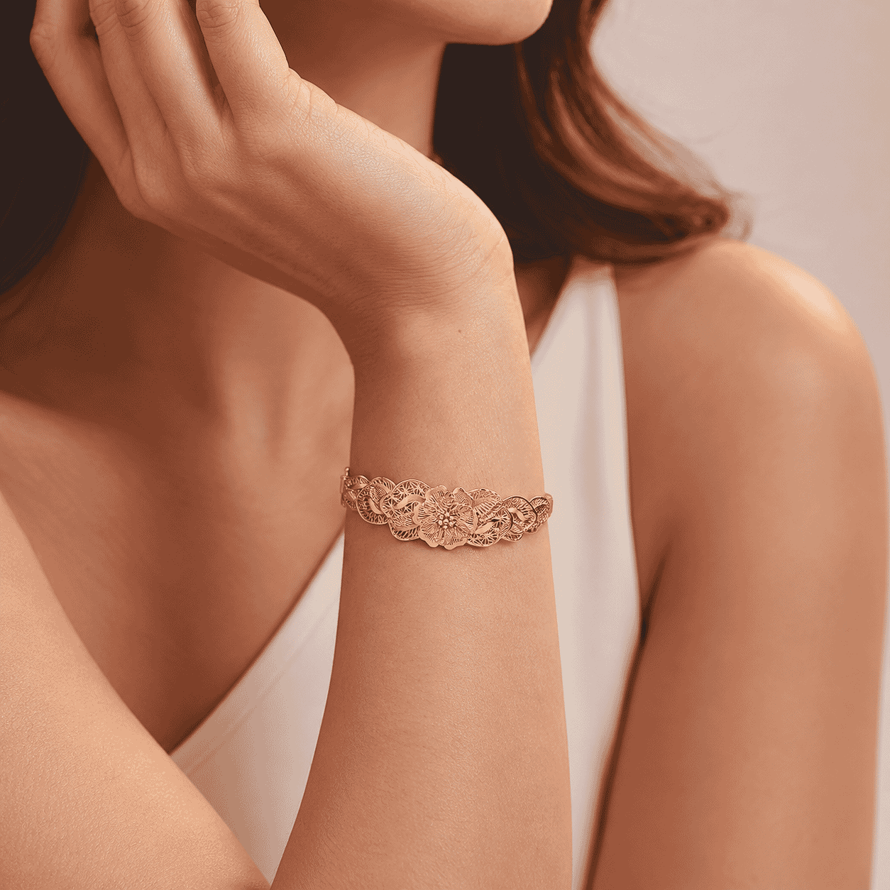 Luxoro Flower Bangle Bracelet in 10K Yellow Gold (7.25 In) 8.80 Grams