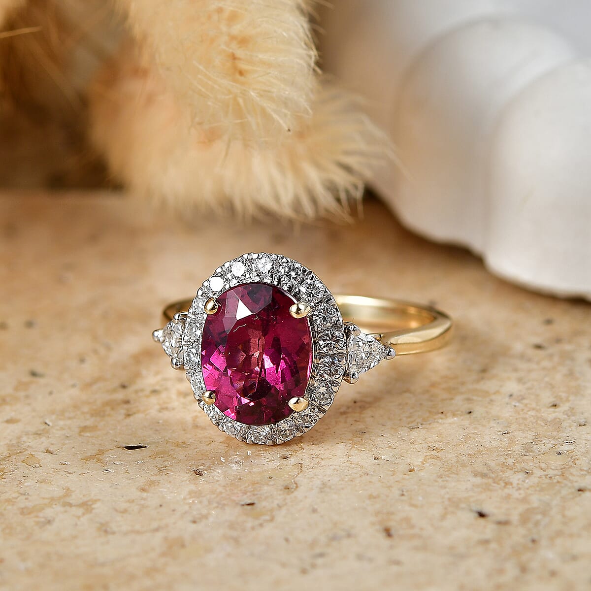 Certified & Appraised AAA Usambara Color Change Garnet and Luxuriant Lab Grown Diamond G-H SI 4.00 ctw Ring in 10K Yellow Gold (Size 10.0) image number 1