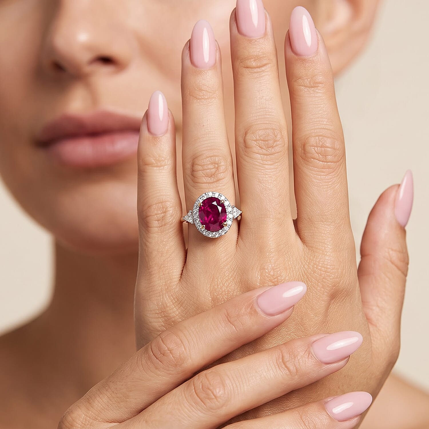 Certified & Appraised AAA Usambara Color Change Garnet and Luxuriant Lab Grown Diamond G-H SI 4.00 ctw Ring in 10K Yellow Gold (Size 10.0)