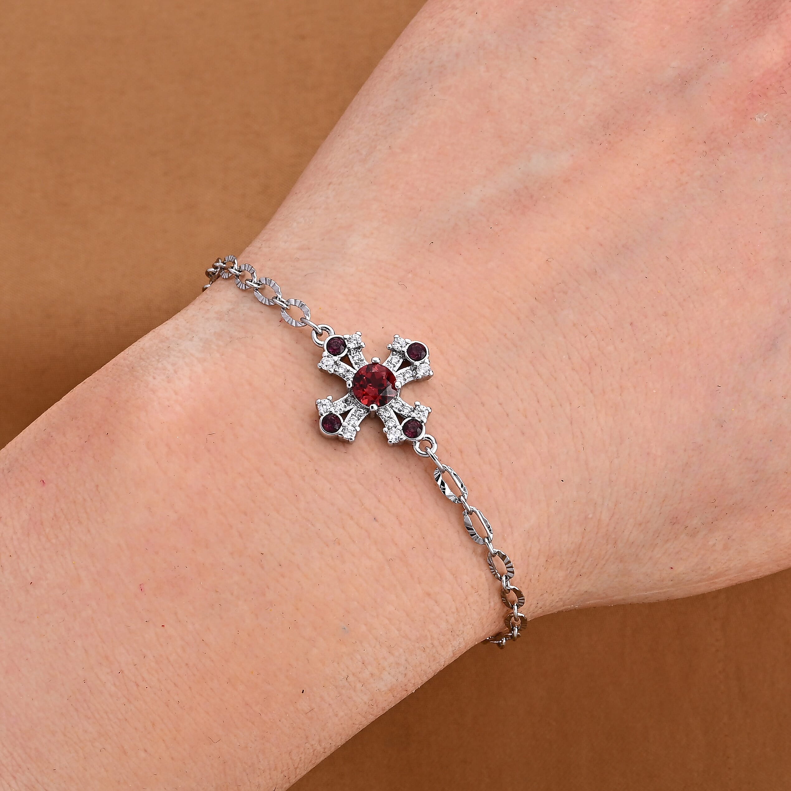 Mozambique Garnet and Simulated Diamond 0.68 ctw Bracelet in Silvertone (6-7In)