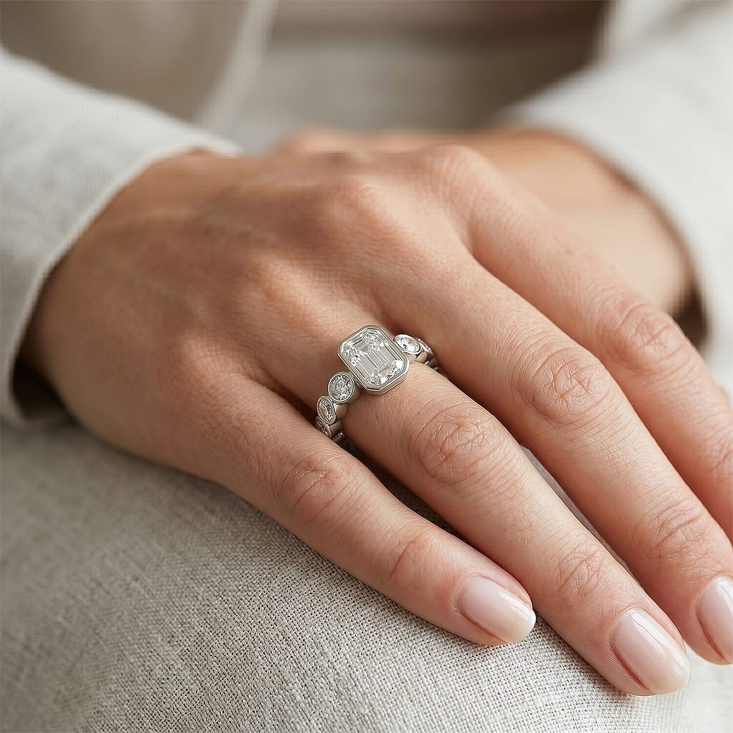 Clarte Helena Collection Moissanite 2.75 ctw Ring in Sterling Silver (Size 6.0)