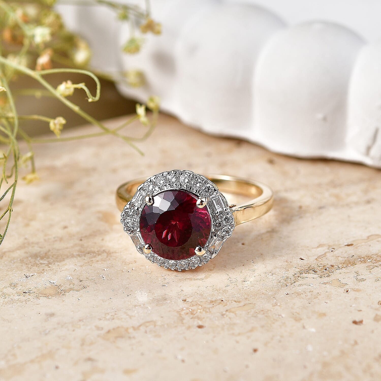 AAA Usambara Color Change Garnet and Luxuriant Lab Grown Diamond G-H SI 3.79 ctw Ring in 10K Yellow Gold (Size 5.0)