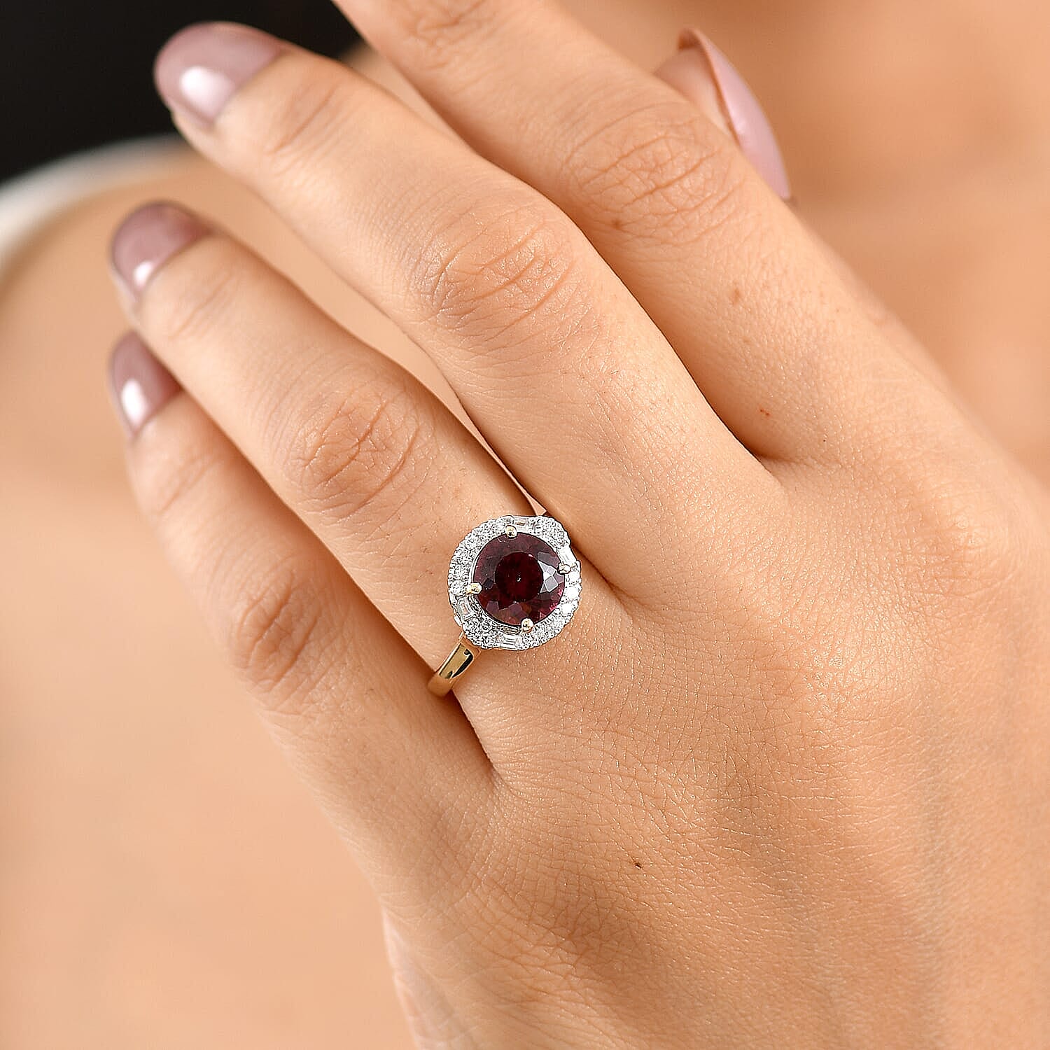 AAA Usambara Color Change Garnet and Luxuriant Lab Grown Diamond G-H SI 3.79 ctw Ring in 10K Yellow Gold (Size 5.0)