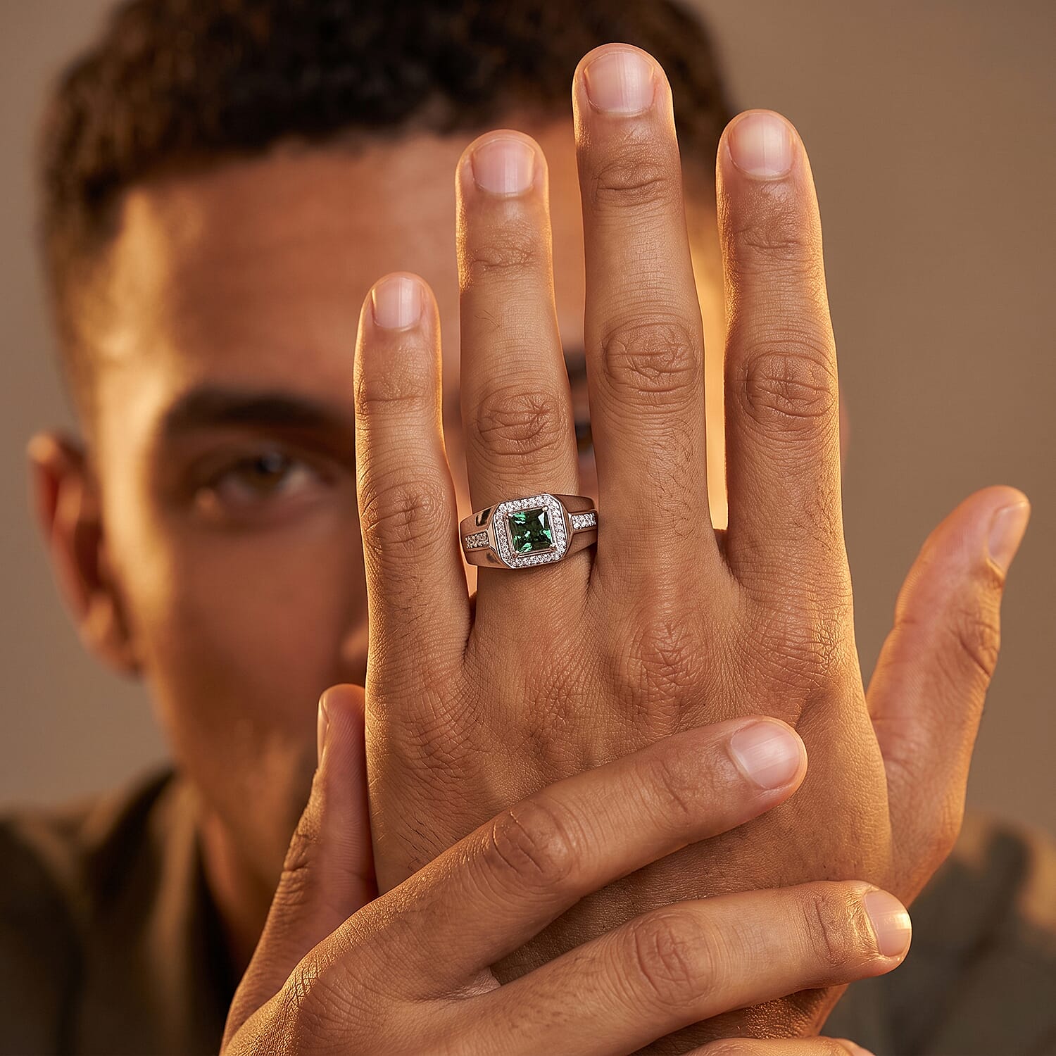 Luxuriant Lab Grown Green and White Diamond (SI) 1.35 ctw Men's Ring in Rhodium Over Sterling Silver (Size 11.0)