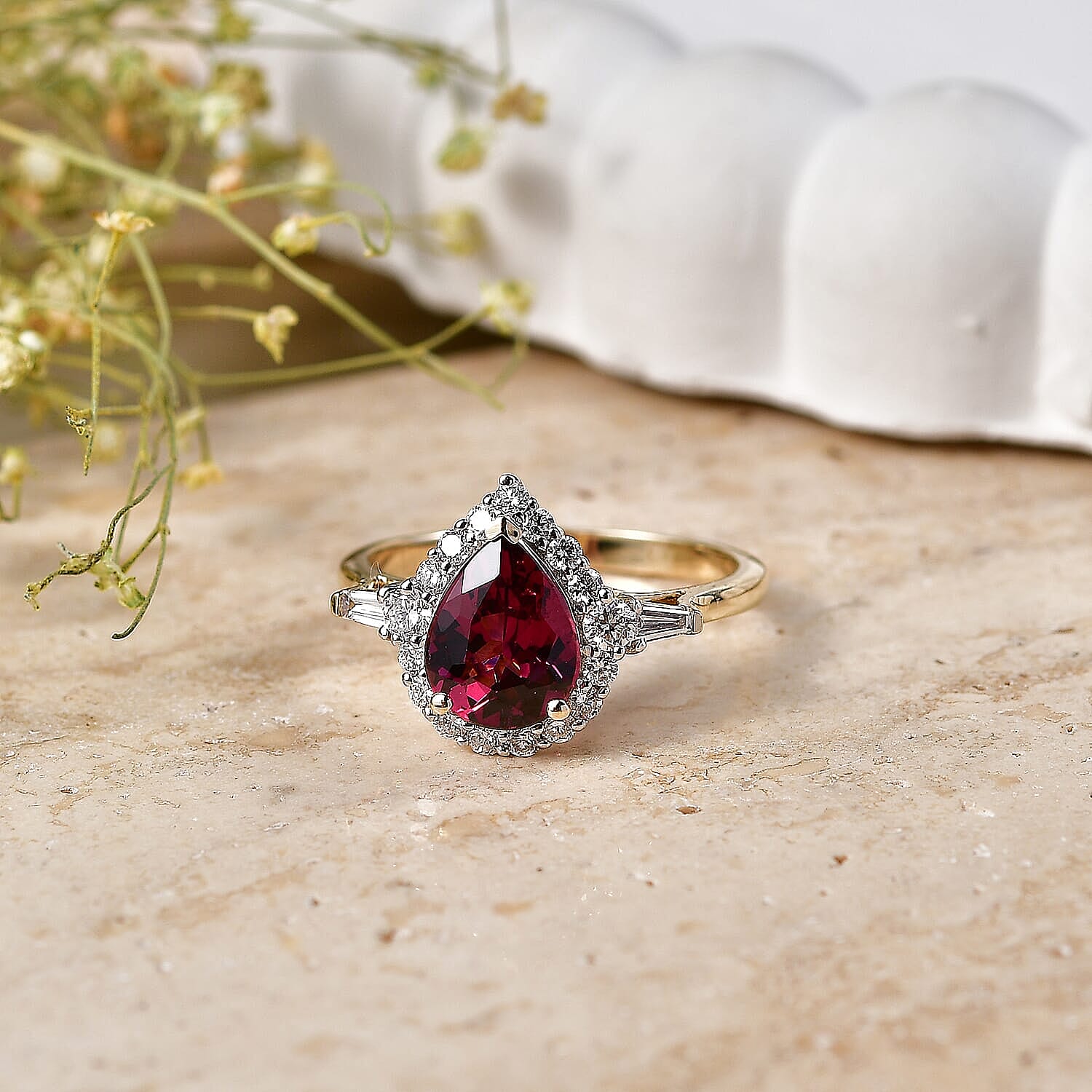 Certified and Appraised AAA Usambara Color Change Garnet and Luxuriant Lab Grown Diamond G-H SI 2.37 ctw Ring in 10K Yellow Gold (Size 5.0)