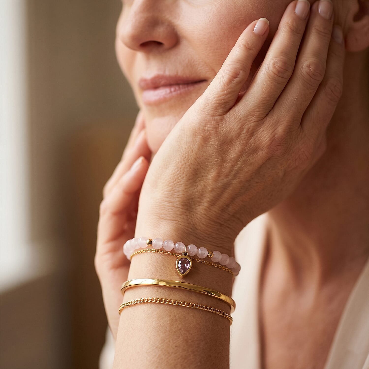 Rose Quartz and Pink Glass 18.00 ctw Beaded Stretch Bracelet in Silvertone (7.25-9.25 In)