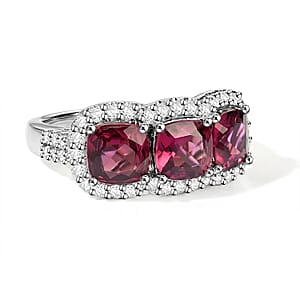 D'Joy Premium Usambara Color Change Garnet and Moissanite 3.60 ctw Ring in Rhodium Over Sterling Silver (Size 6.0)