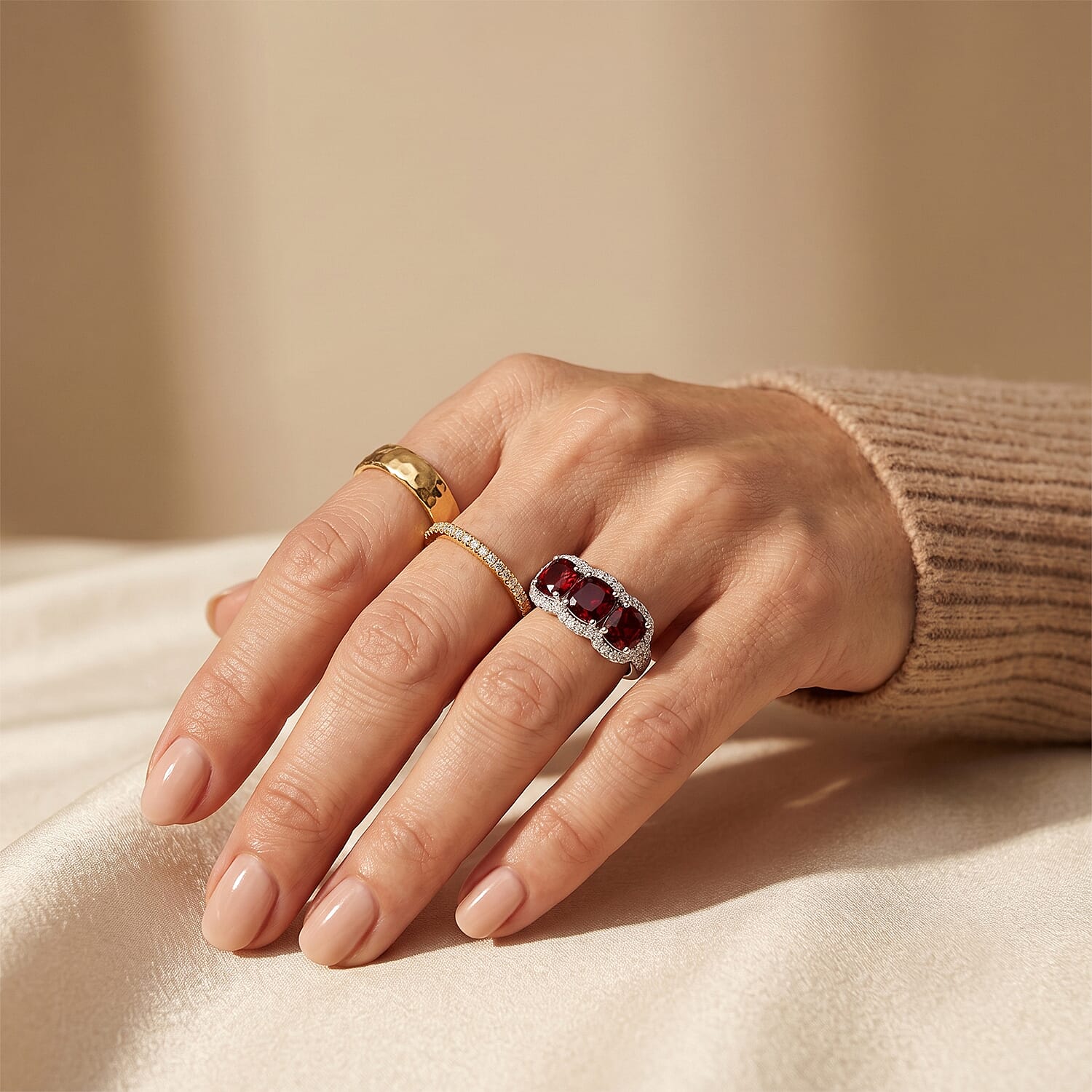 D'Joy Premium Usambara Color Change Garnet and Moissanite 3.60 ctw Ring in Rhodium Over Sterling Silver (Size 8.0)