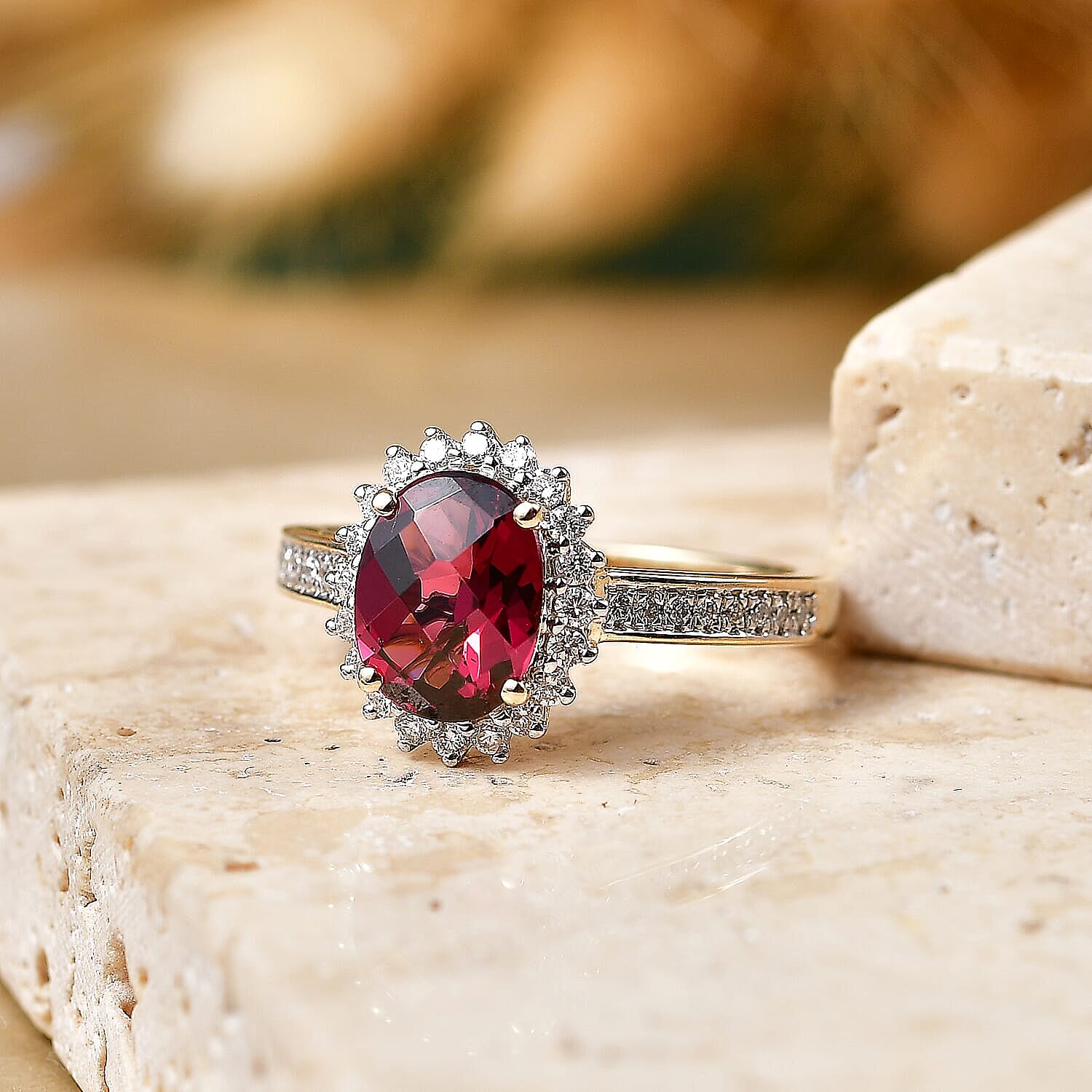 Certified and Appraised AAA Usambara Color Change Garnet and Luxuriant Lab Grown Diamond G-H SI 2.90 ctw Ring in 10K Yellow Gold (Size 5.0)
