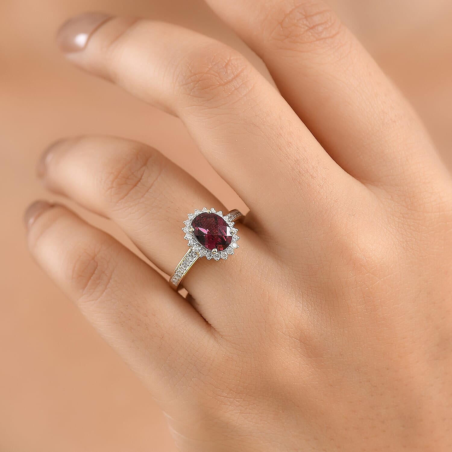 Certified and Appraised AAA Usambara Color Change Garnet and Luxuriant Lab Grown Diamond G-H SI 2.90 ctw Ring in 10K Yellow Gold (Size 5.0)