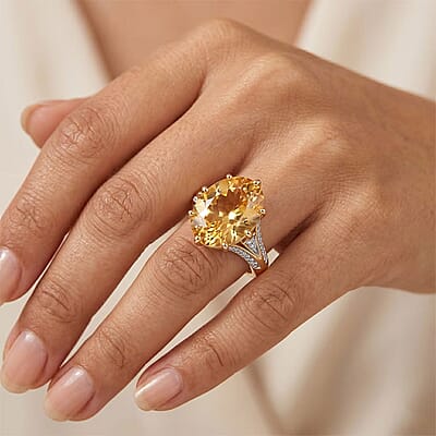 D'Joy Yellow Labradorite and Moissanite 8.30 ctw Dawn Solitaire Ring in 18K Vermeil Yellow Gold Over Sterling Silver (Size 6.0)