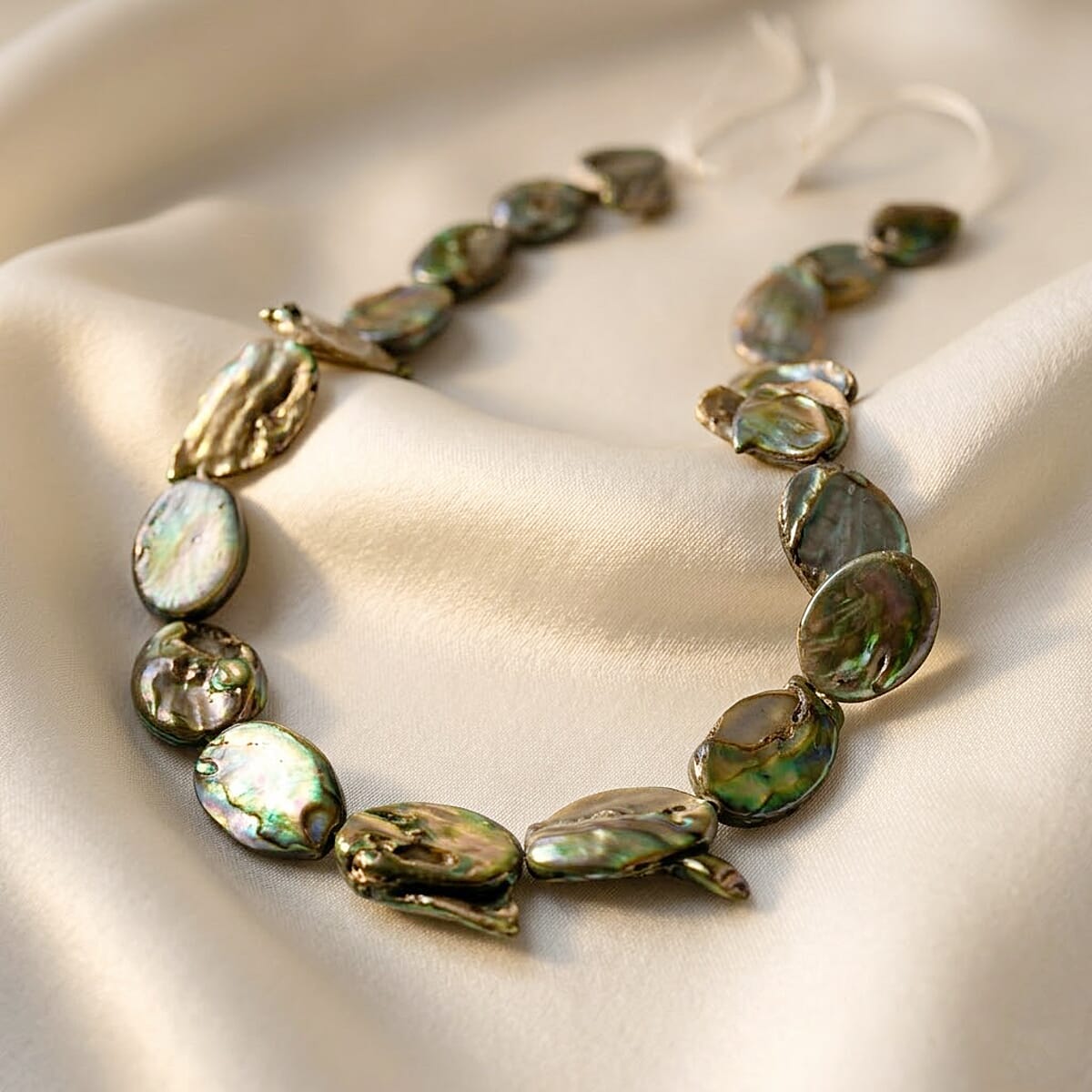 Small Olive Coin Dark Green Dyed Pearl Beaded Strand Necklace 15.5 Inches image number 1