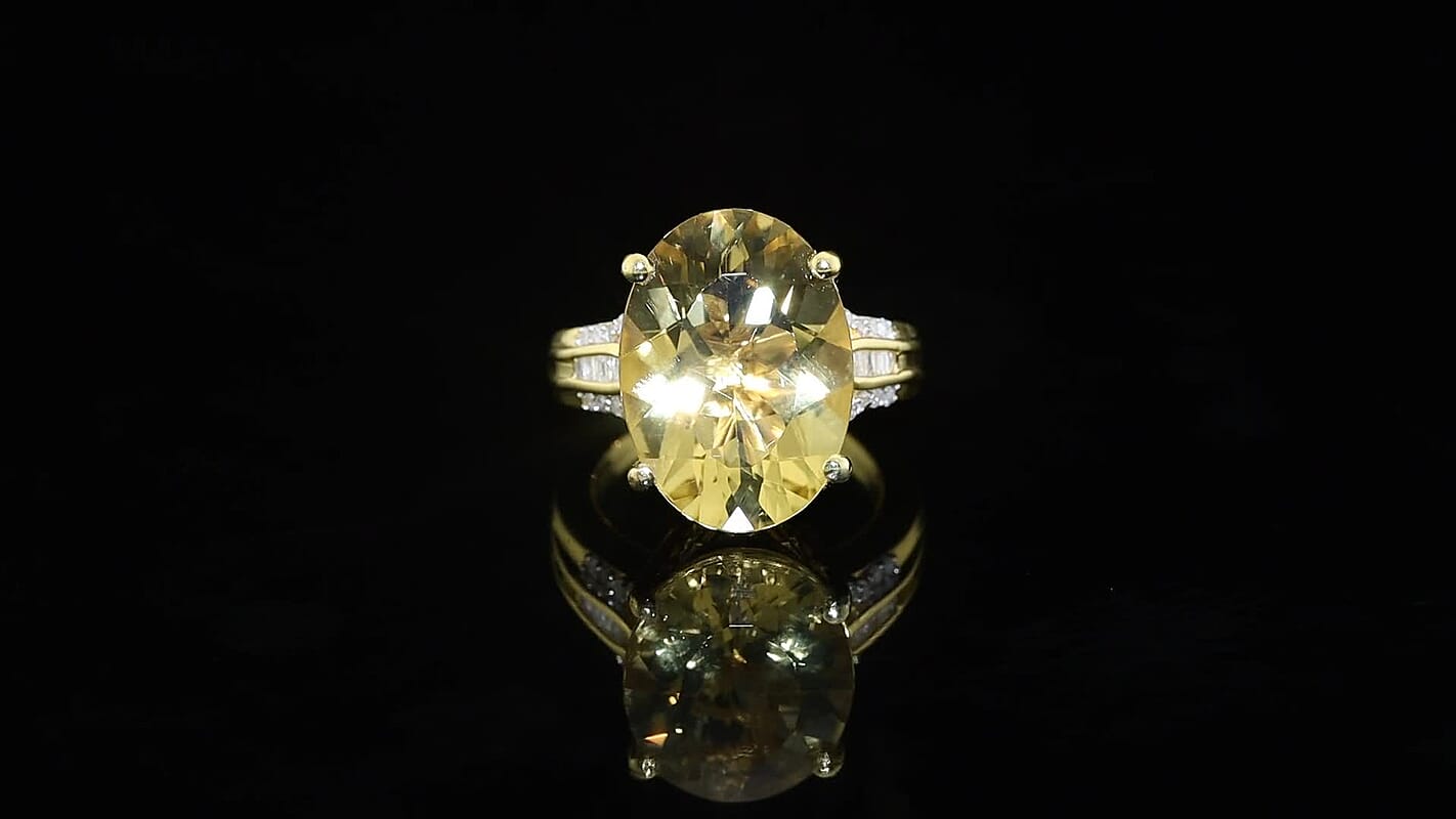 D'Joy Yellow Labradorite, Diamond (0.20 cts) Ring in 18K Vermeil YG Over Sterling Silver (Size 10.0) 10.65 ctw