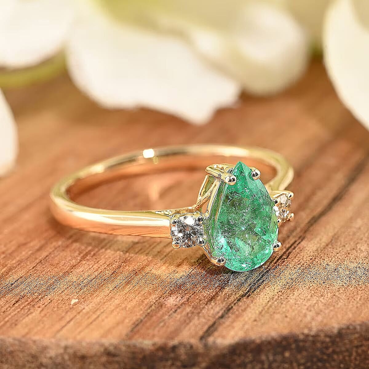 Certified & Appraised Luxoro 14K Yellow Gold AAA Boyaca Colombian Emerald and G-H I2 Diamond Ring (Size 8.5) 1.00 ctw image number 1