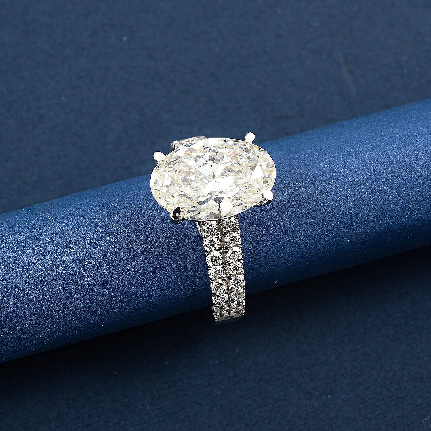 Luxuriant Lab Grown Diamond VS2 4.50 ctw Ring in 14K White Gold (Size 7.0)