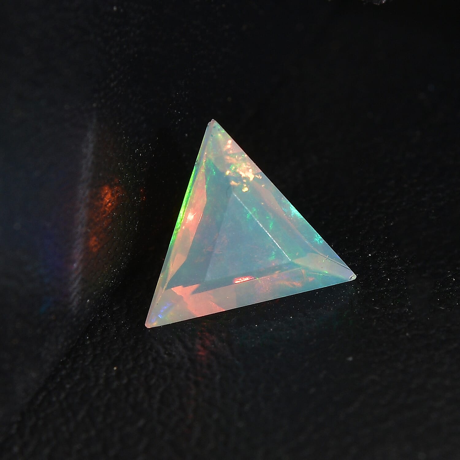 AA Ethiopian Welo Opal (Trl 7 mm) 0.50 ctw