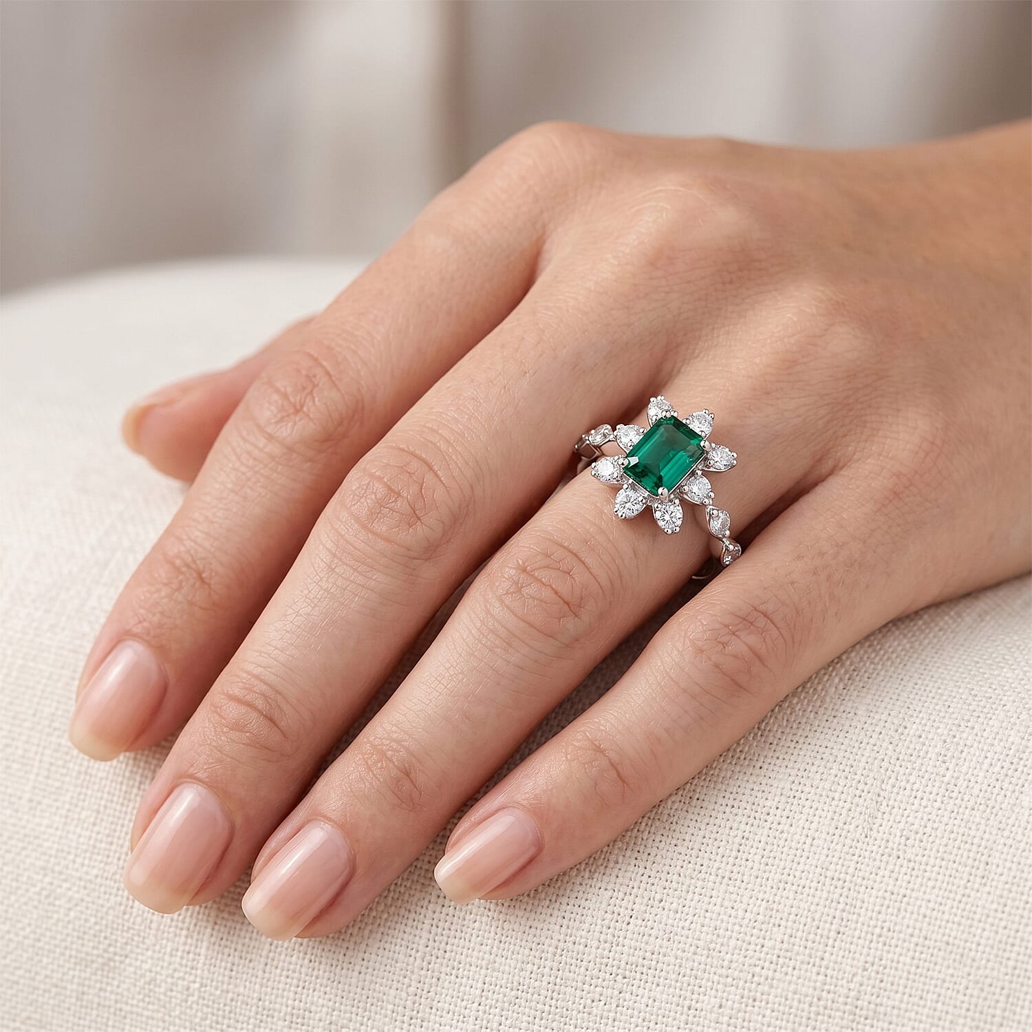 Lab Grown Emerald and Lab Grown Diamond SI1 1.40 ctw Starburst Collection Ring in Sterling Silver (Size 6.0)
