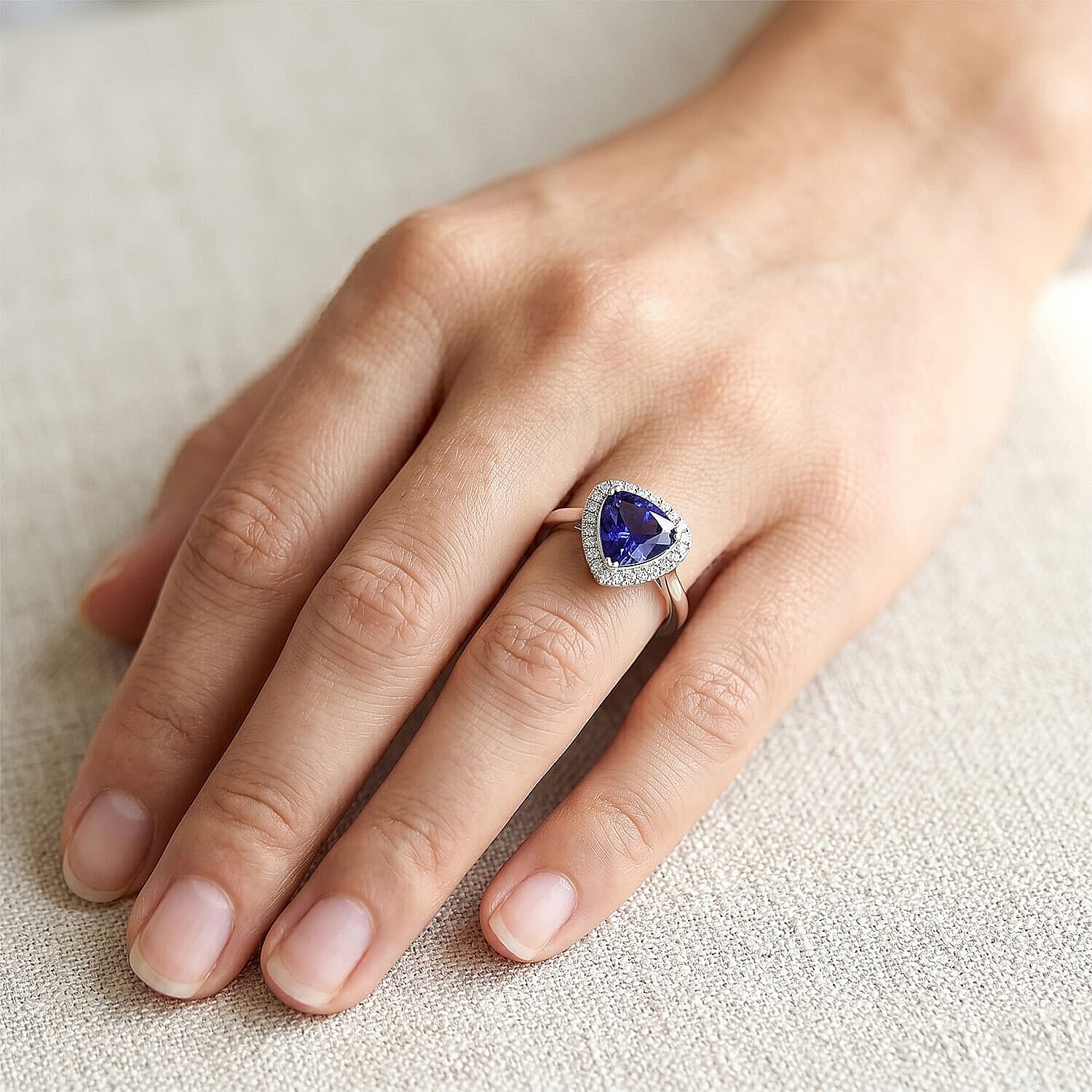 Certified & Appraised Rhapsody AAAA Tanzanite and Diamond E-F VS 4.00 ctw Ring in 950 Platinum (Size  6.0)