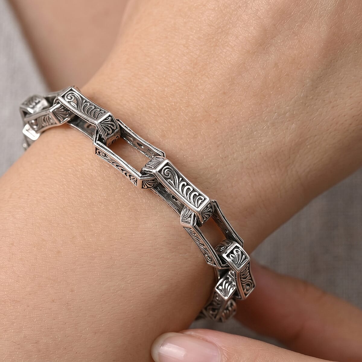 D'Joy Bali Legacy Men's Link Bracelet in Sterling Silver (8.00 In) 29.74 Grams image number 2