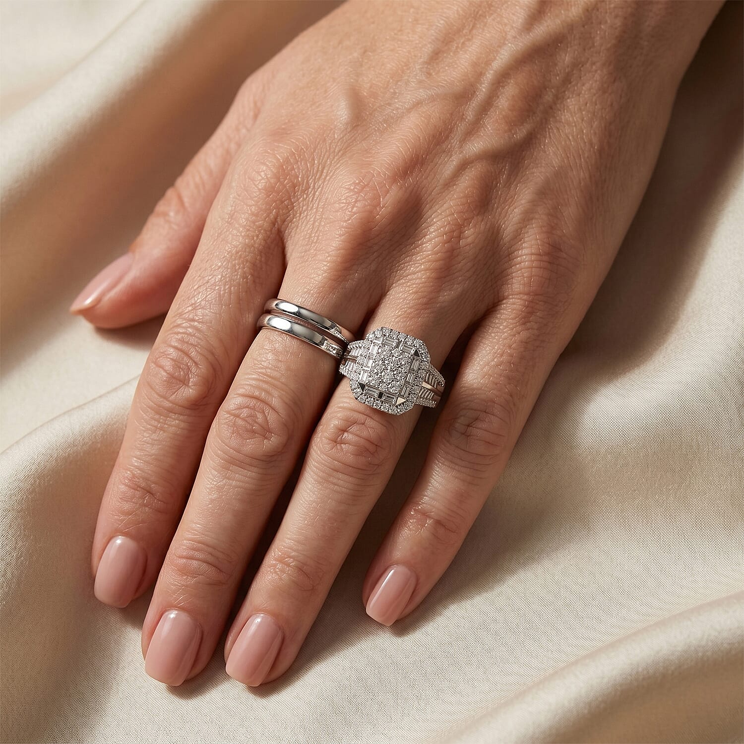 Luxuriant Lab Grown Diamond G-H SI 1.00 ctw Ring in Rhodium Over Sterling Silver (Size 6.0)
