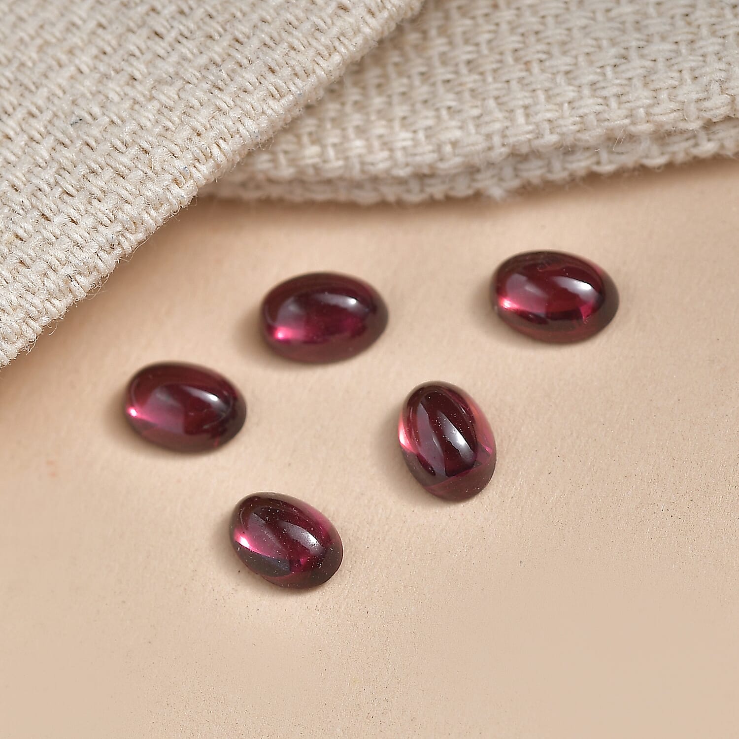Rhodolite Garnet (Ovl 5x3.5 mm) 2.10 ctw
