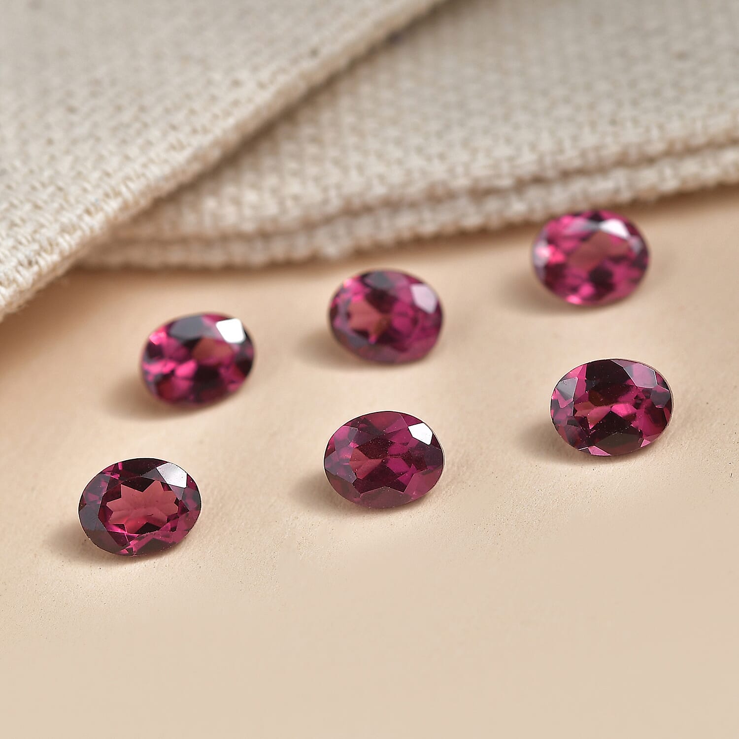 AA Rhodolite Garnet (Ovl 5x4 mm) 2.52 ctw