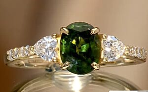 AAA Milanoa Green Sapphire and Luxuriant Lab Grown Diamond E-F VS 3.20 ctw Majestic Spotlight Ring in 10K Yellow Gold (Size 6.0) (Ships in 10-12 Days)