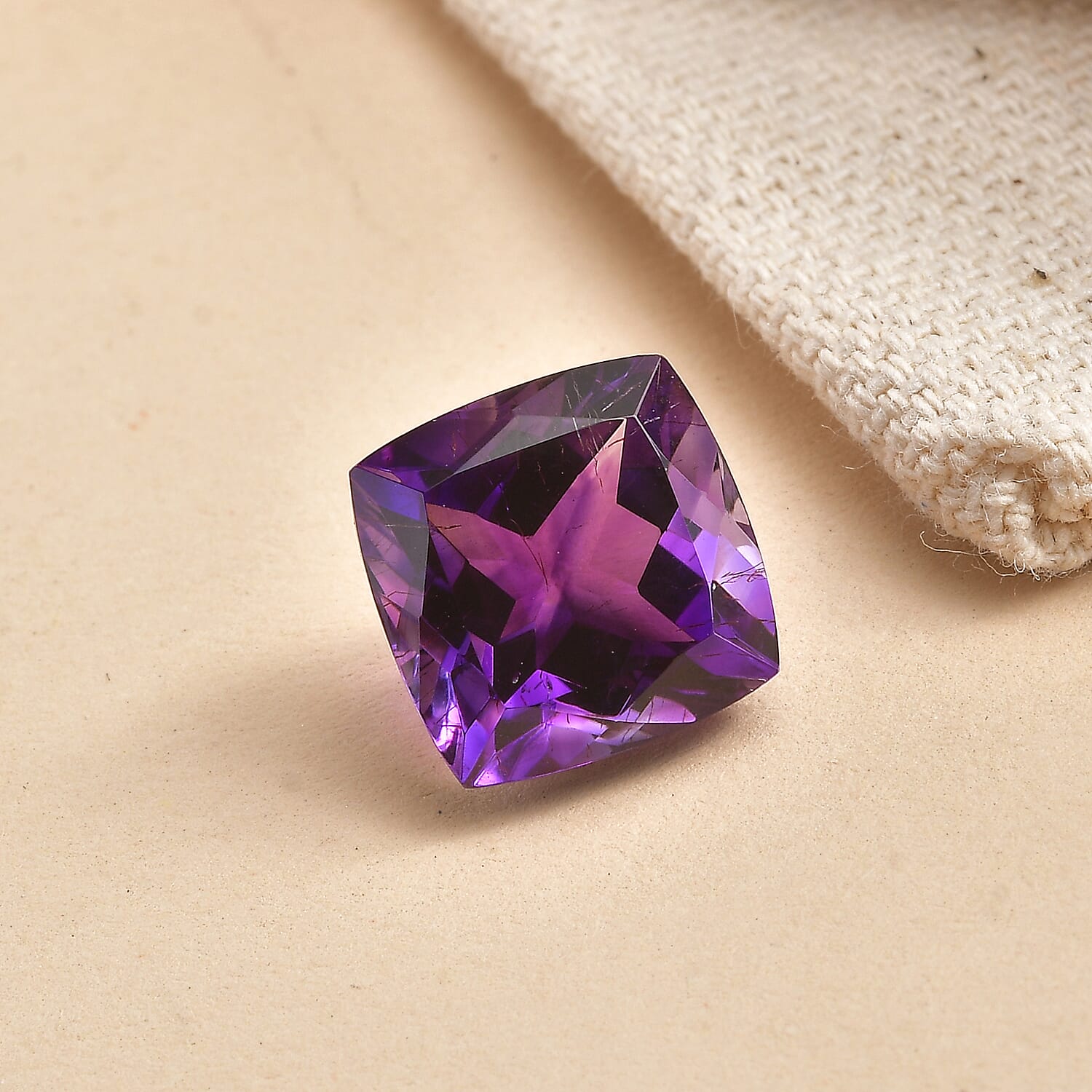AA Moroccan Amethyst (Cush 10x10 mm) 3.56 ctw