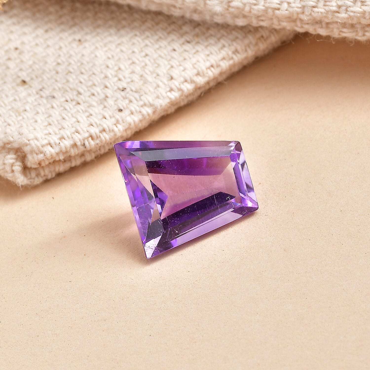 Moroccan Amethyst (Taper Bgt T9x9x5 mm) 2.40 ctw