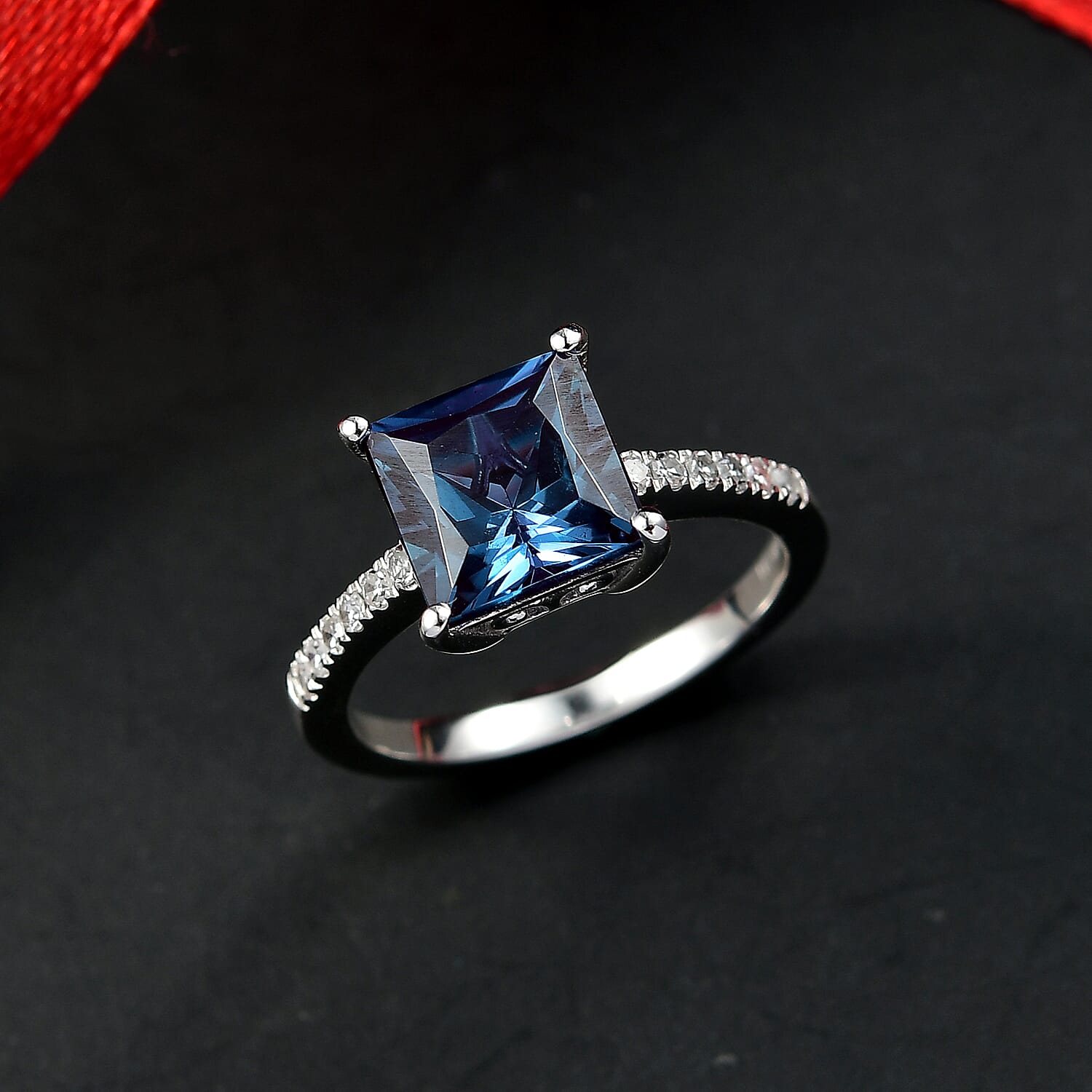 Luxuriant AAA Lab Grown Alexandrite and Lab Grown Diamond G-H SI 3.40 ctw Ring in Rhodium Over Sterling Silver (Size 6.0)