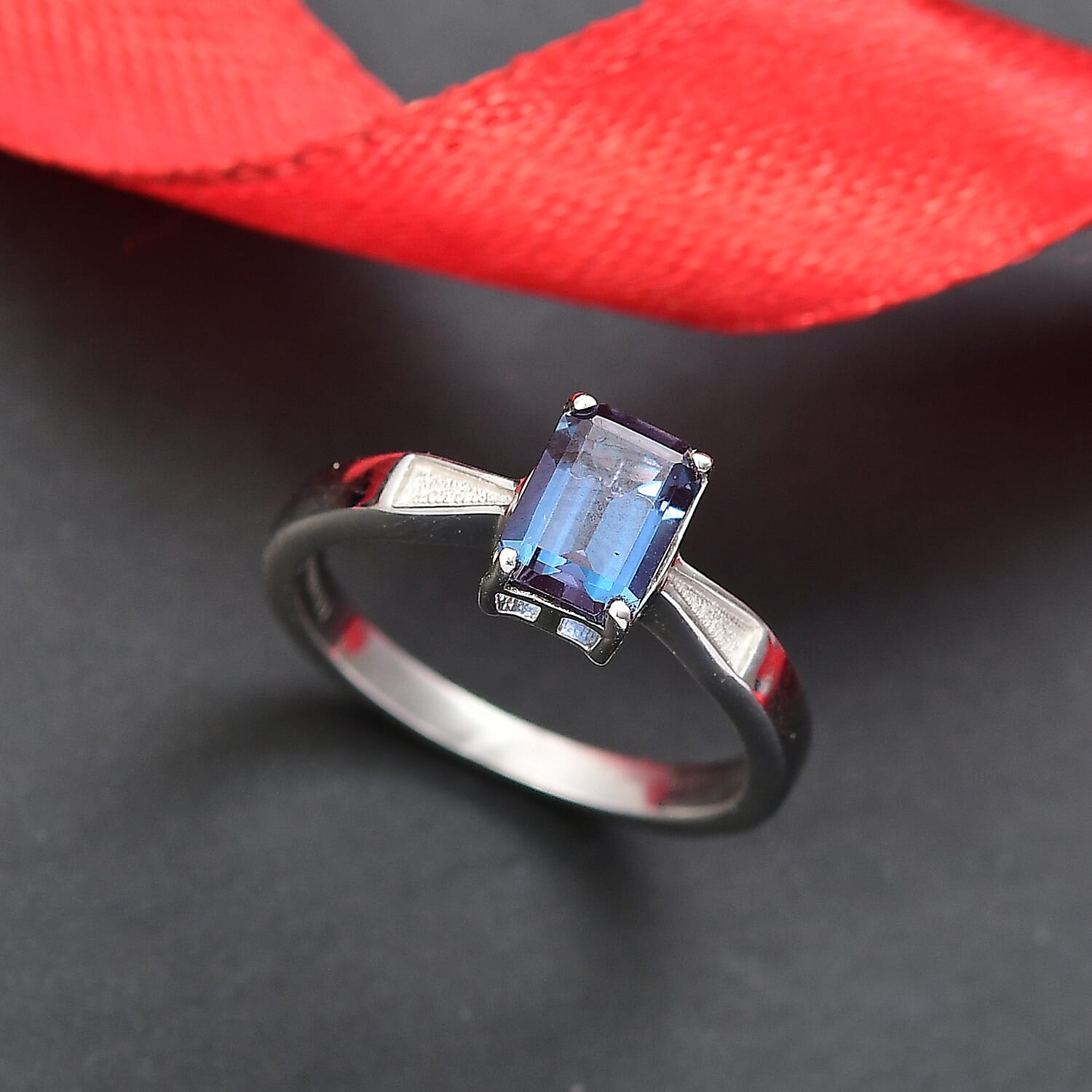 Luxuriant AAA Lab Grown Alexandrite 1.20 ctw Solitaire Ring in Rhodium Over Sterling Silver (Size 10.0)