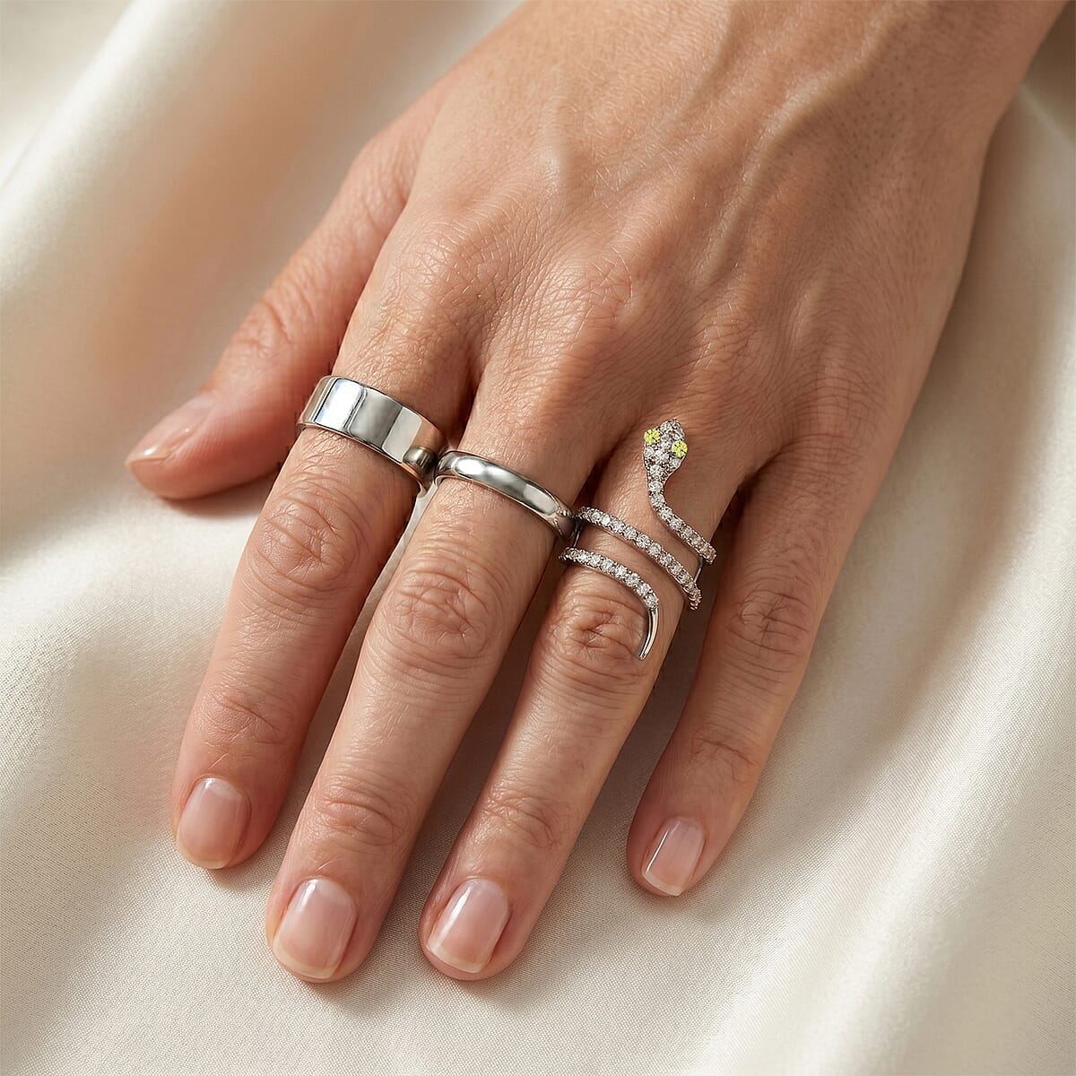 Simulated Green and White Diamond Snake Ring in Sterling Silver (Size 7.0) image number 2