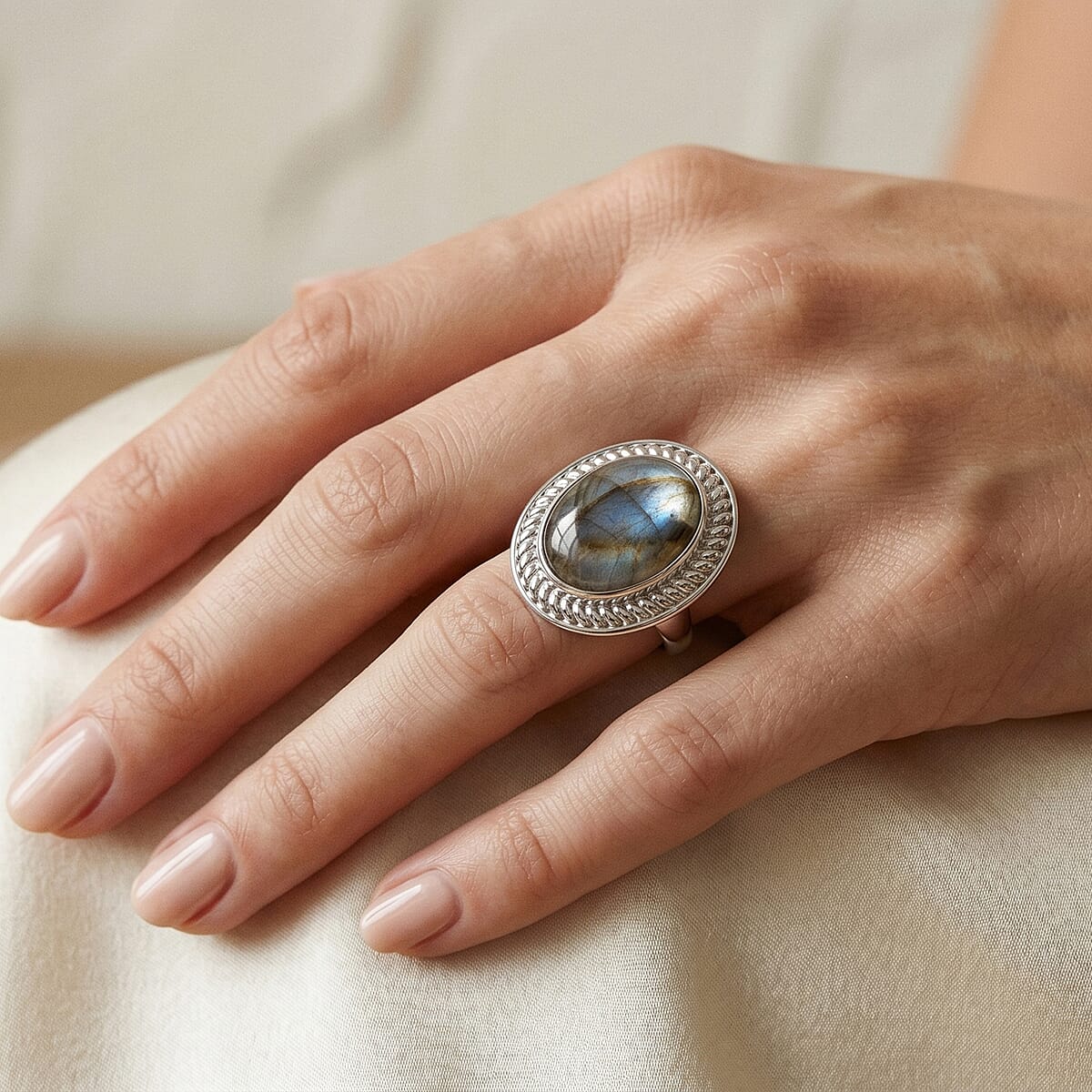 Malagasy Labradorite 20.00 ctw Statement Ring in Sterling Silver (Size 9.0) image number 1