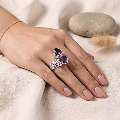 D'Joy Sajen Silver African Amethyst 5.70 ctw Bypass Ring in Sterling Silver (Size 6.0)