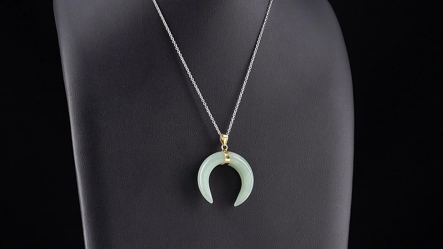 Green Aventurine Pendant in Goldtone with ION Plated YG Stainless Steel Necklace (20 Inches) 50.00 ctw