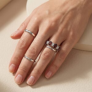 Mozambique Garnet and White Topaz 1.50 ctw Band Ring in Sterling Silver (Size 7.0)