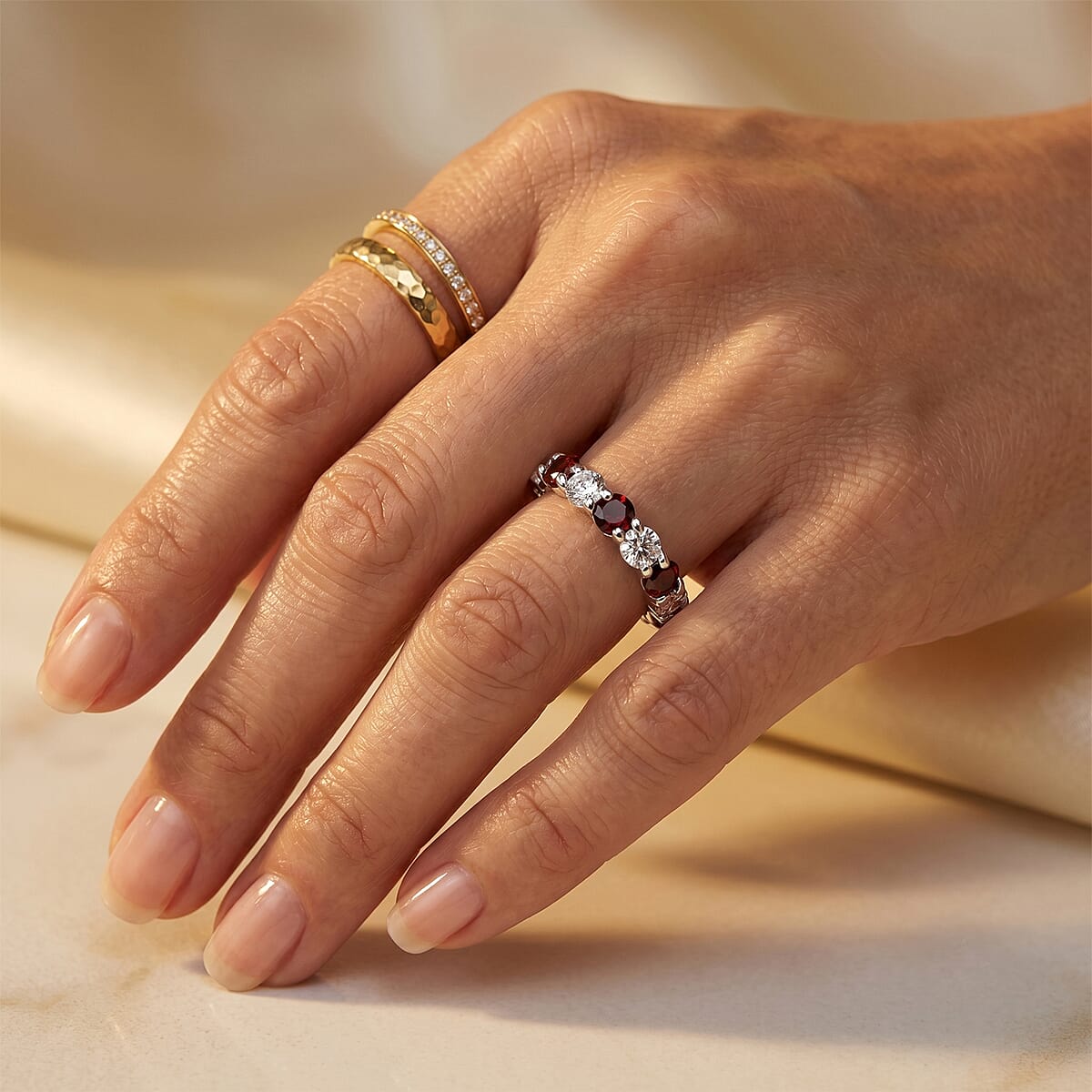 Mozambique Garnet and White Topaz 1.75 ctw Band Ring in Sterling Silver (Size 7.0) image number 2