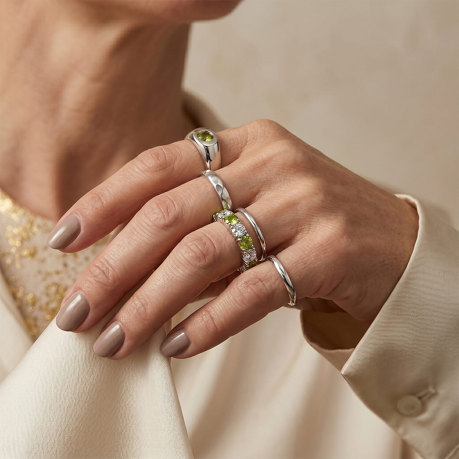 Hebei Peridot and White Topaz 1.60 ctw Band Ring in Sterling Silver (Size 5.0)