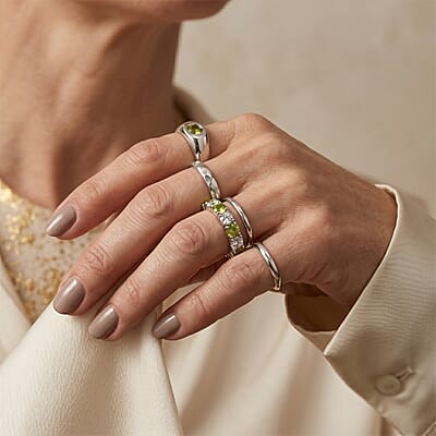 Hebei Peridot and White Topaz 1.60 ctw Band Ring in Sterling Silver (Size 7.0)