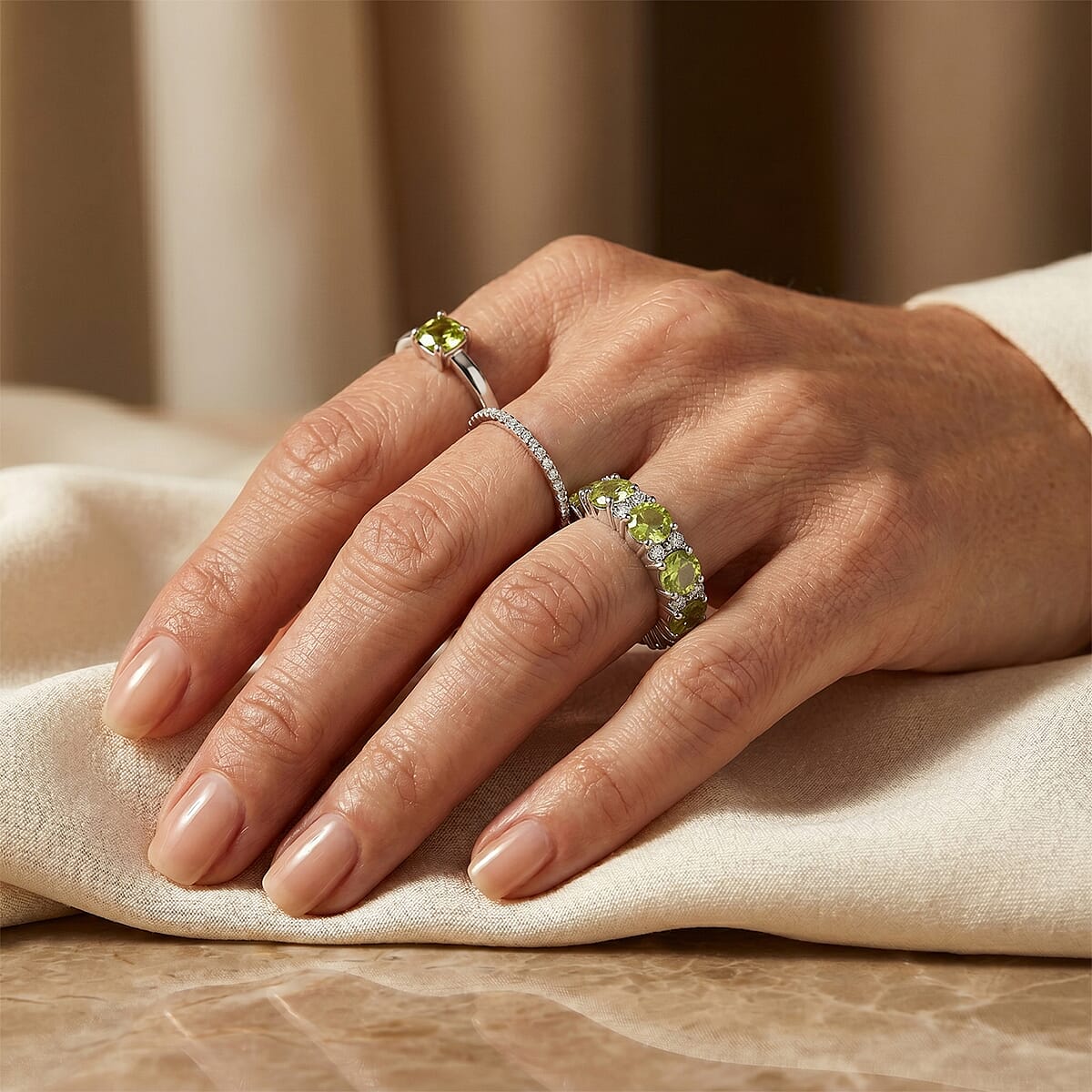 Hebei Peridot and White Topaz 2.70 ctw Band Ring in Sterling Silver (Size 6.0) image number 2