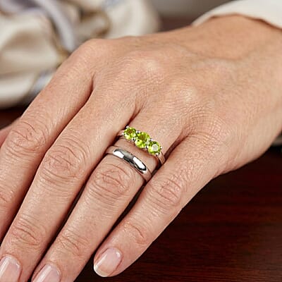 Hebei Peridot 1.00 ctw Ring in Sterling Silver (Size 6.0)